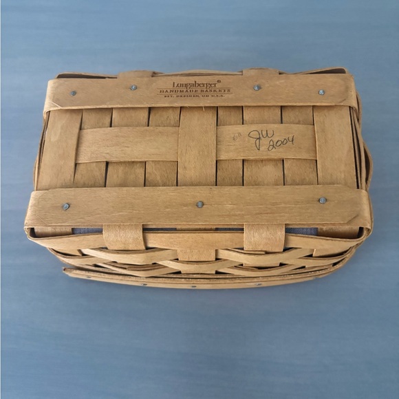 Longaberger 2004 Small Basket With Lining And Plastic Insert 7.5 X 5 X 2.5 Inch - Picture 10 of 12